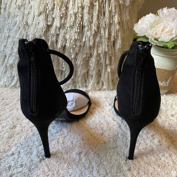 Heels - Picture 4 of 5